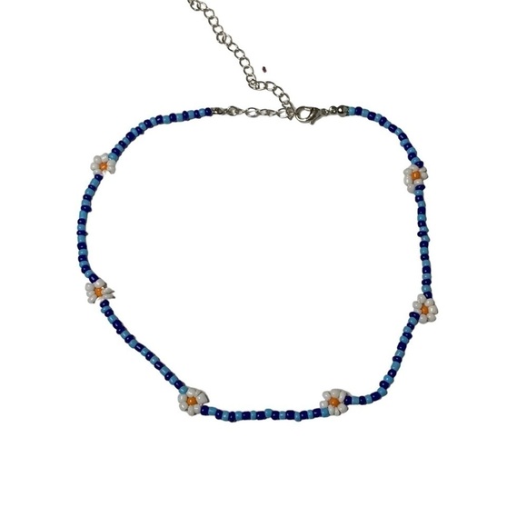 Beaded flower necklace - Picture 1 of 5